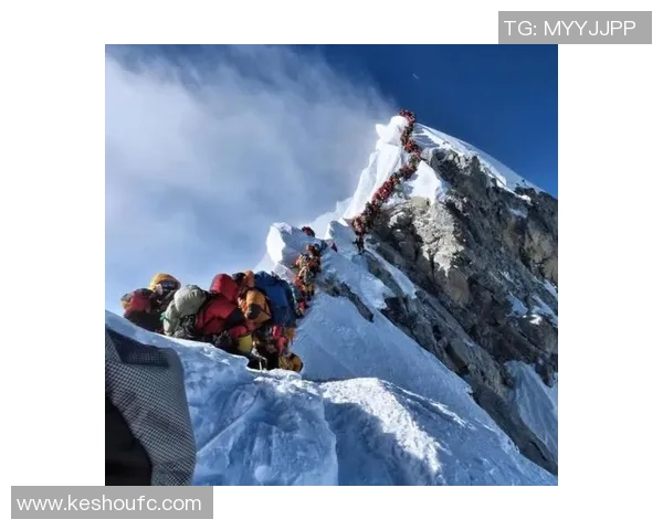攀岩人生的深度对话：周伟与山峰的心灵交汇与挑战之路